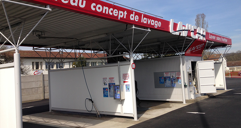 VIDÉO. Une machine pour laver les tapis de voitures à la station de lavage  de Vannes